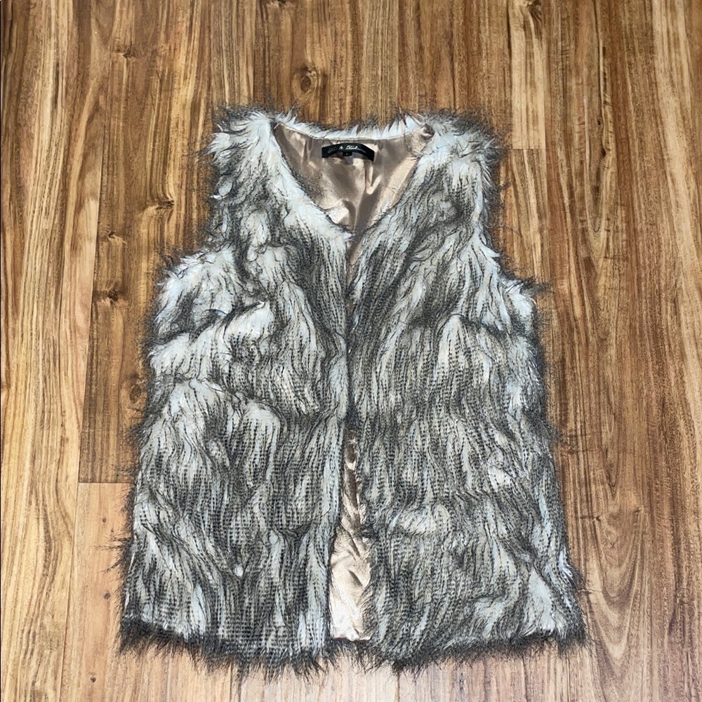 Hot & Delicious women’s small 4 6 vest Faux Fur cream white black coat jacket